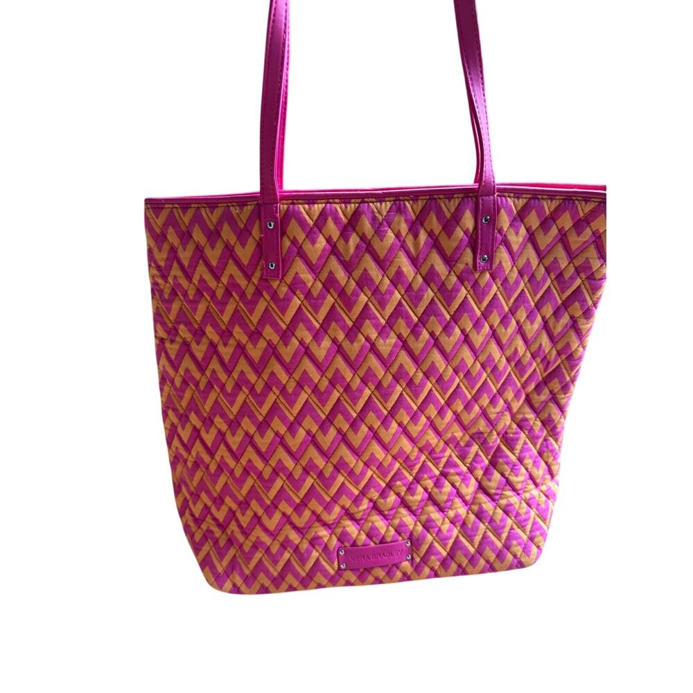Vera Bradley tote in the "Ziggy Zags" pattern